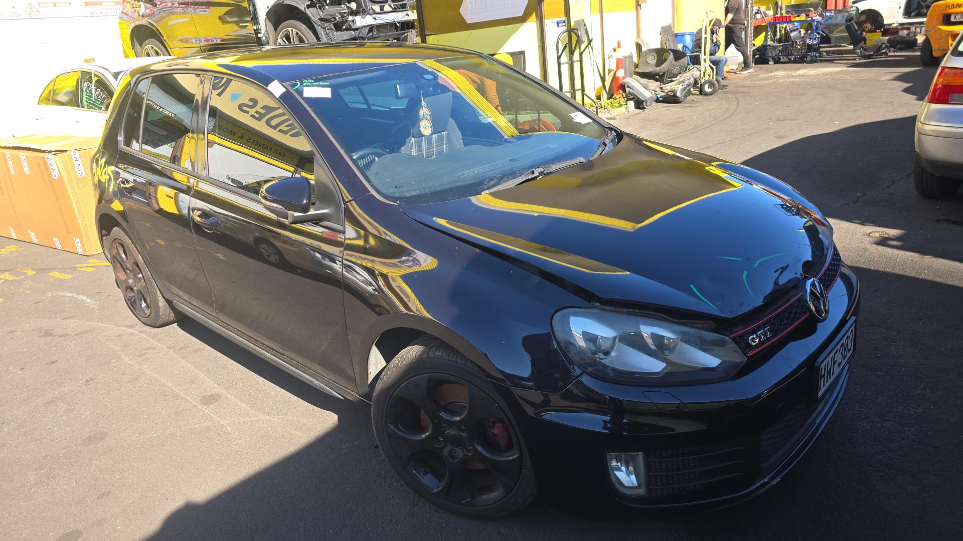 2011 Golf image 2