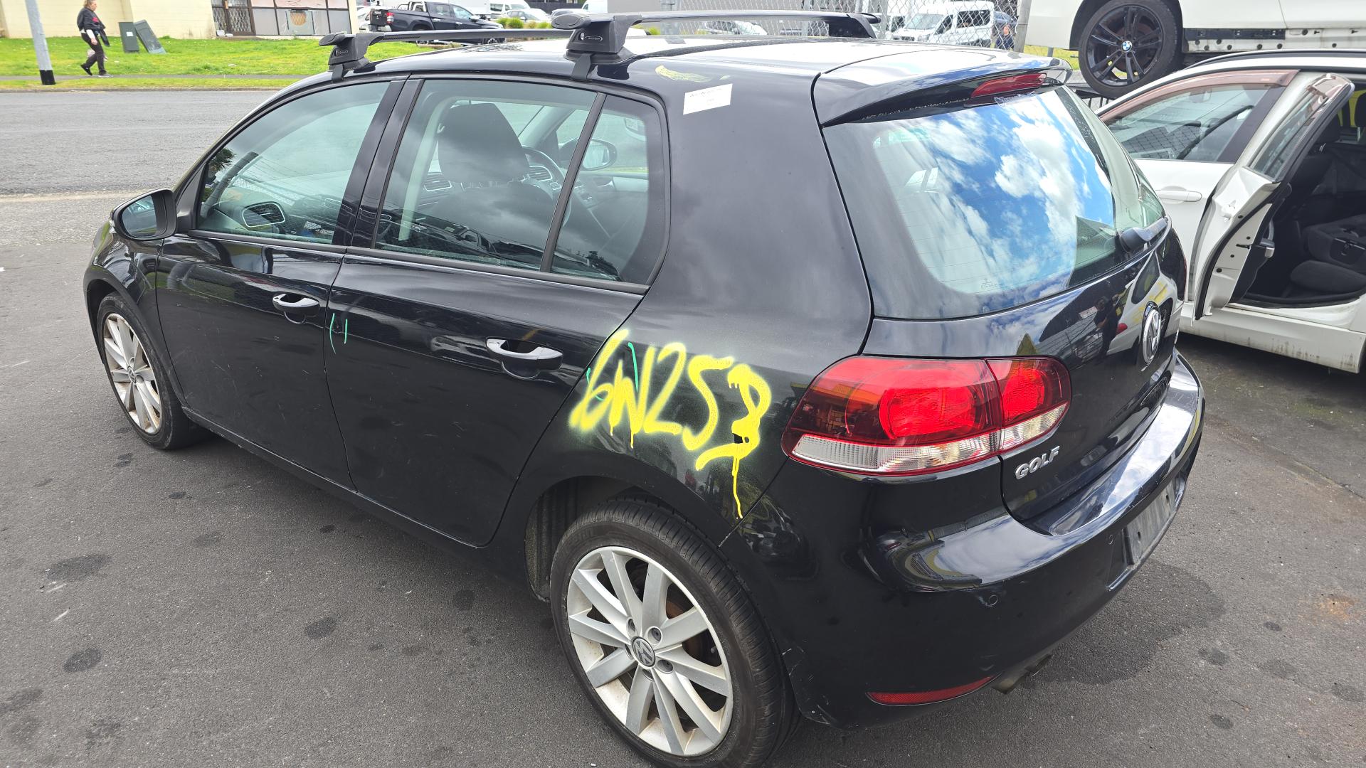 2010 Golf image 3