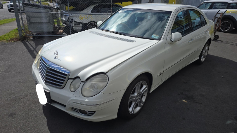 2010 E Class image 2