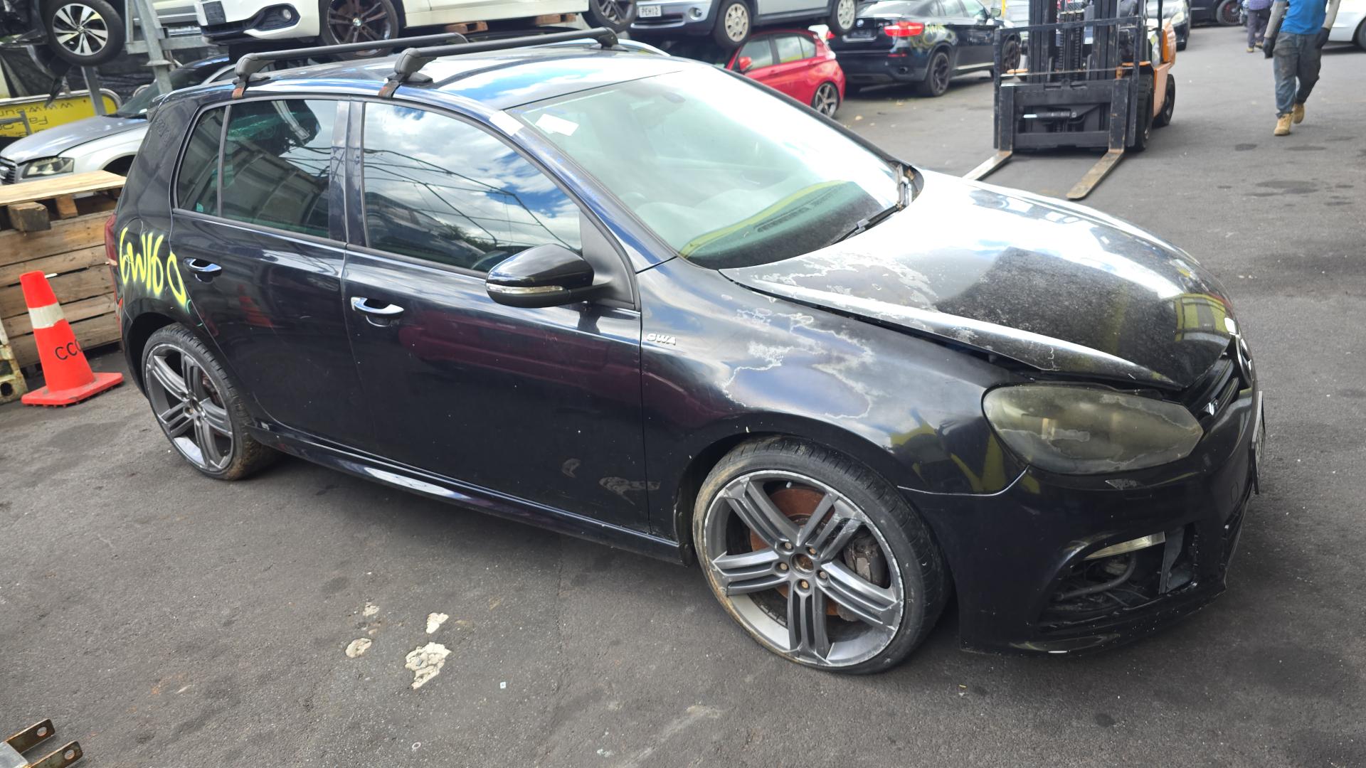 2010 Golf image 1